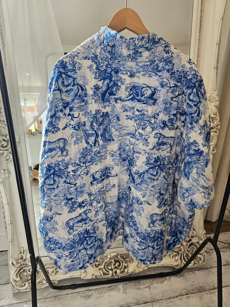 Patterned padded jacket in royal blue