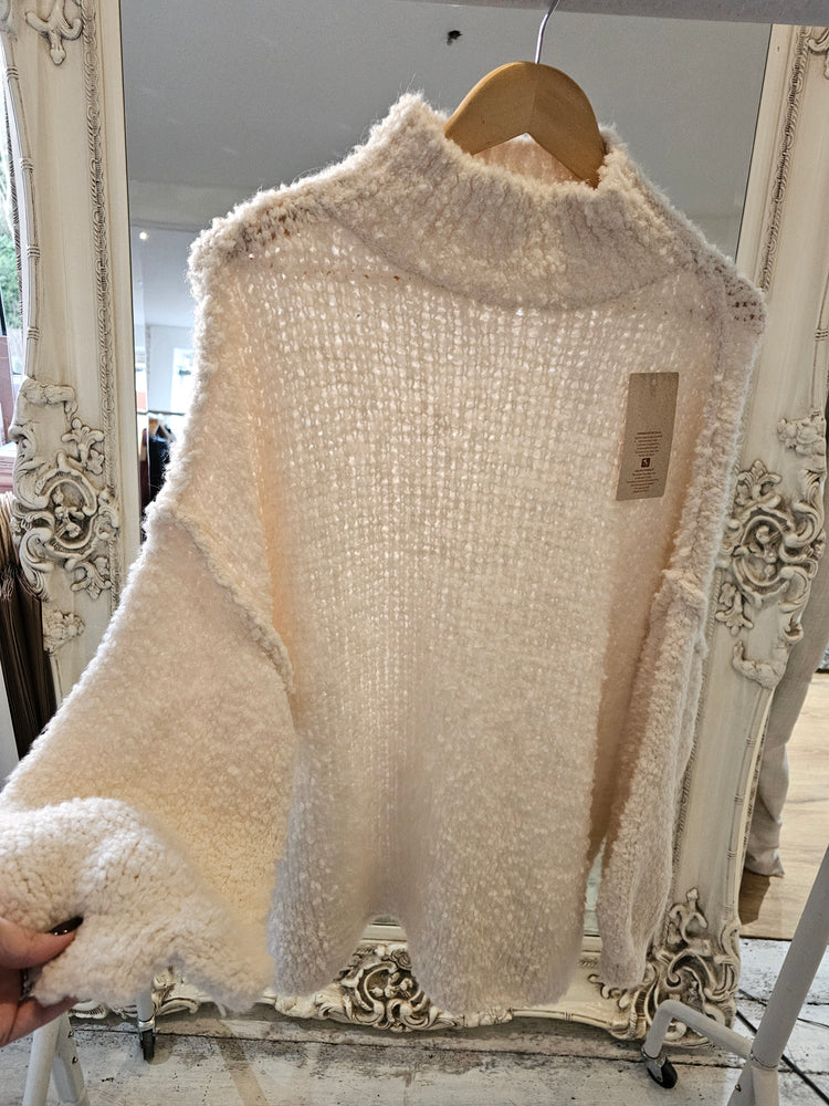 Boucle jumper in beige